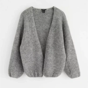 Grå kofta - Säljer då den ej kommer till användning. Jättefint skick! 🩶