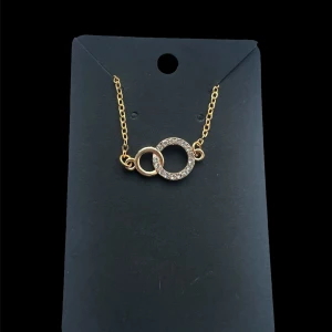 bianka bracelet guld - jättefint guld armband som är gjort av rostfritt stål!