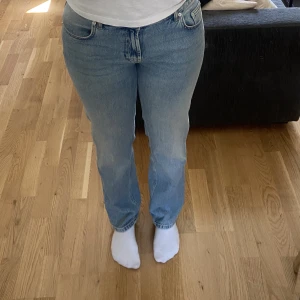 Jeans - Jeans från VeroModa, sparsamt använda så inga tecken på slitage! Passar mig som är 170cm perfekt i längden!