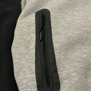 Nike tech fleece  - Detta är en Nike tech fleece (Den nyaste) har inte haft den så länge. 