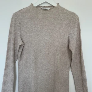 Topp från Only - Topp från Only helt ny