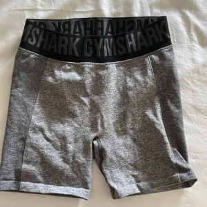Gymshark shorts - Hej säljer dessa shorts från Gymshark då de inte längre kommer till användning. De är i perfekt skick och endast använda ca 2 ggr. 