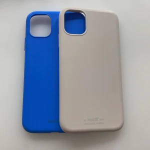 mobilskal iphone 11 - säljer två mobilskal till iphone 11 då jag bytt mobil. 1 för 150 och båda för 200 💕💕💕