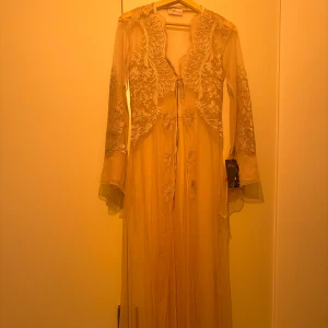 Nattkläder till bruden - Nattkläder till bruden komoni, väldig snygg 🏷️fick dem i present men har inte använt.! 