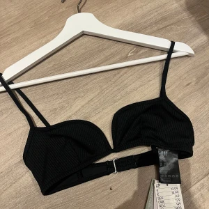 Bikini - Oanvänd bikini från H&M med prislapp kvar 