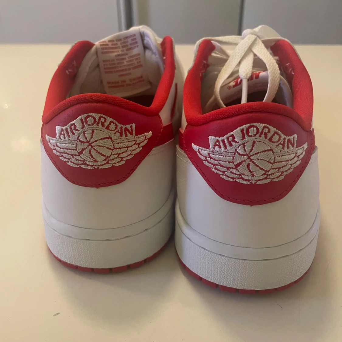 Säljes: Nike Air Jordan, vita och röda  - 92