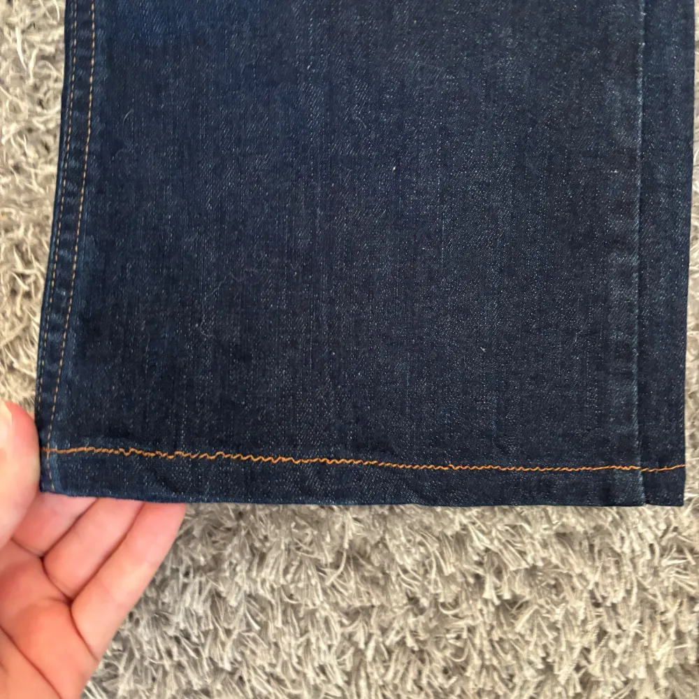 Ett par fina gant jeans i bra skick. Uppsydda lite. Säljes pågrund lite för korta. Jag är 165.. Farkut & Housut.