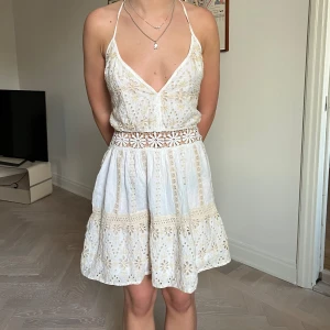 Sommarklänning  - Säljer min studentklänning💕 perfekt tidslös sommarklänning😊