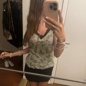 Topp - Leopardtopp från Gina, säljer eftersom den är för stor för mig