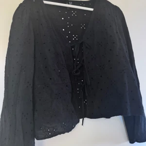 Blus - Blus från veromoda endast använd två gånger i storlek XL men mer än L 