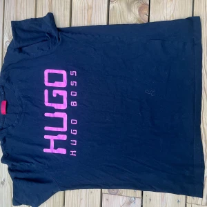 Boss t-shirt - Hugo boss t shirt Storlek M   Bra skick