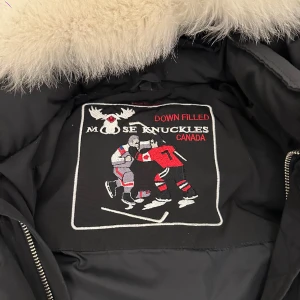 Moose knukles  - Haft den i lite mindre än ett år, lite stor på mig de därför jag säljer, den är i rätt gott skick 