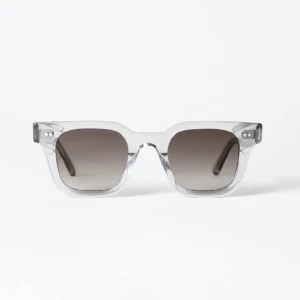 Chimi 04 Grey - Säljer då jag vill ha en annan färg och modell. Använda så en anig repiga men märks bara om man kollar noggrant, annars inga märkvärdiga defekter. Box, fodral, rengöringsduk och kvitto medkommer. Köpta i våras. Nypris 1250kr