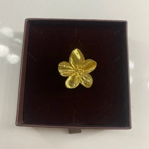 Blom ring - Blom ring från Stainless me, nypris 269!💕 