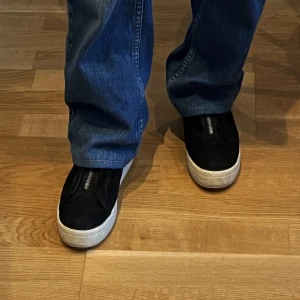 Höst/vintersko - Supersnygga skor från Urban Classics i mocka material. Sparsamt använda, inga defekter! Storlek 36-37! 