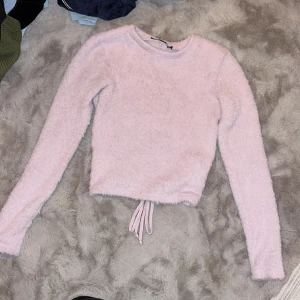 Rosa stickad tröja me öppen rygg  - 💥💥 Utförsäljning!! Först till kvarn 💥💥