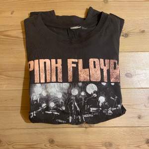 Hej! Säljer denna Pink Floyd t-shirten från hm. 