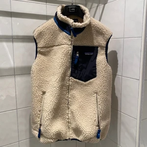 Patagonia - En helt ny patagonia väst i storlek S, den är helt ny bara testad, nypris på denna är 2000 medans mitt pris är 800