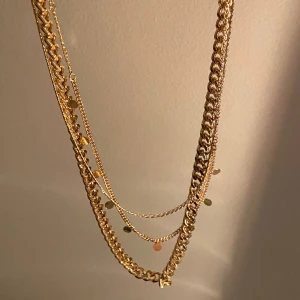 Halsband - Fint trippel-halsband ifrån hm! säljer då det inte används!💓