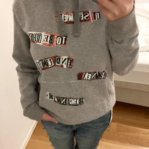 Valentino Hoddie - Säljer min Valentino hoodie som är köpt på Vestiaire Collective! 