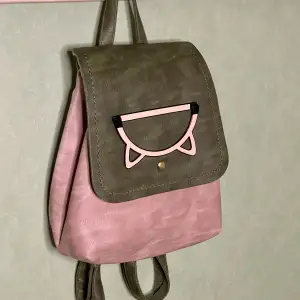 En jättesöt och gullig rosa ryggsäck med kattöron!🧚🏻Använd några gånger🌱 
