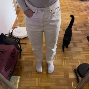 Weekday jeans  - Snygga jeans från weekday i storlek 28/28. Namnet på de är MEG. Väldigt omhändertagna. Säljer på grund av att de är för stora💗köparen står för frakt. Pris går att diskutera🫶🏽