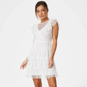 Studentklänning  - Säljer min studentklänning i XS från Bubbleroom då jag köpt en annan. Helt slut på hemsidan. I helt nytt skick endast provad💘