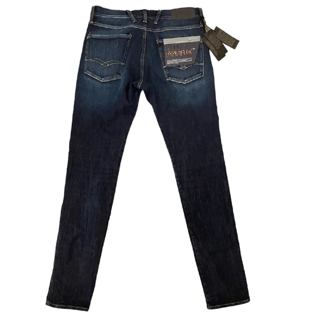 Tjo säljer nu mina nya asfeta Replay anbass jeans till dunder pris! Hör av dig vid minsta bekymmer🙌. Jeans & Byxor.