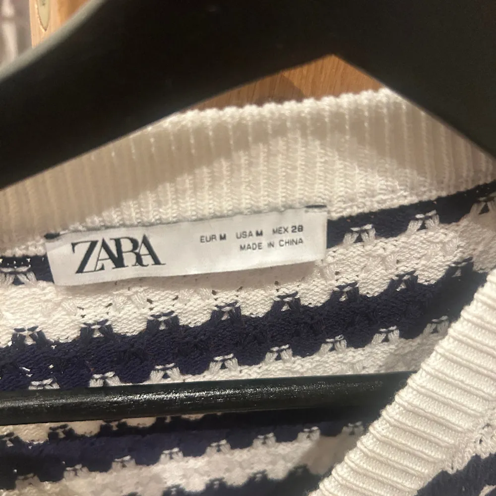 Randig tröja från Zara!!. T-shirts.