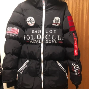 Vinter jacka -  vinterjacka ny pris 2500kr Dam storlek M. Mitt pris 1500kr. Den är använd 2 gånger. Vid snabb affär lite billigare  