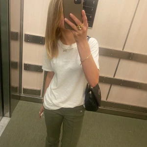 Acne tshirt  - Jätte snygg acne tshirt som jag köpte för 1500kr💗 skriv för fler bilder!