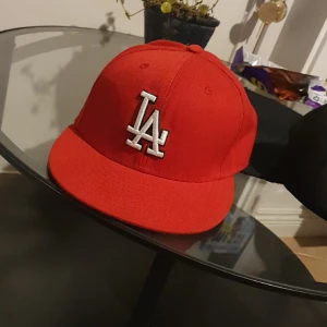 La keps  - Använda några gånger 400 för båda köp en för 230  eller köp 2 för 400     