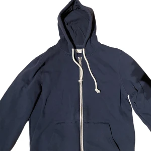 Pier one zip hoodie - En zip hoodie från pier one. Skick 10/10 Skriv om ni har frågor.