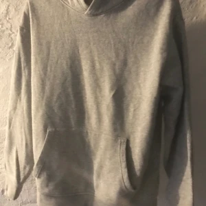 H&M Hoodie  - Mått 158/164, skick 9/10 och tvättas innan den skickas 