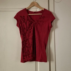 Röd topp - Röd tshirt med tryck