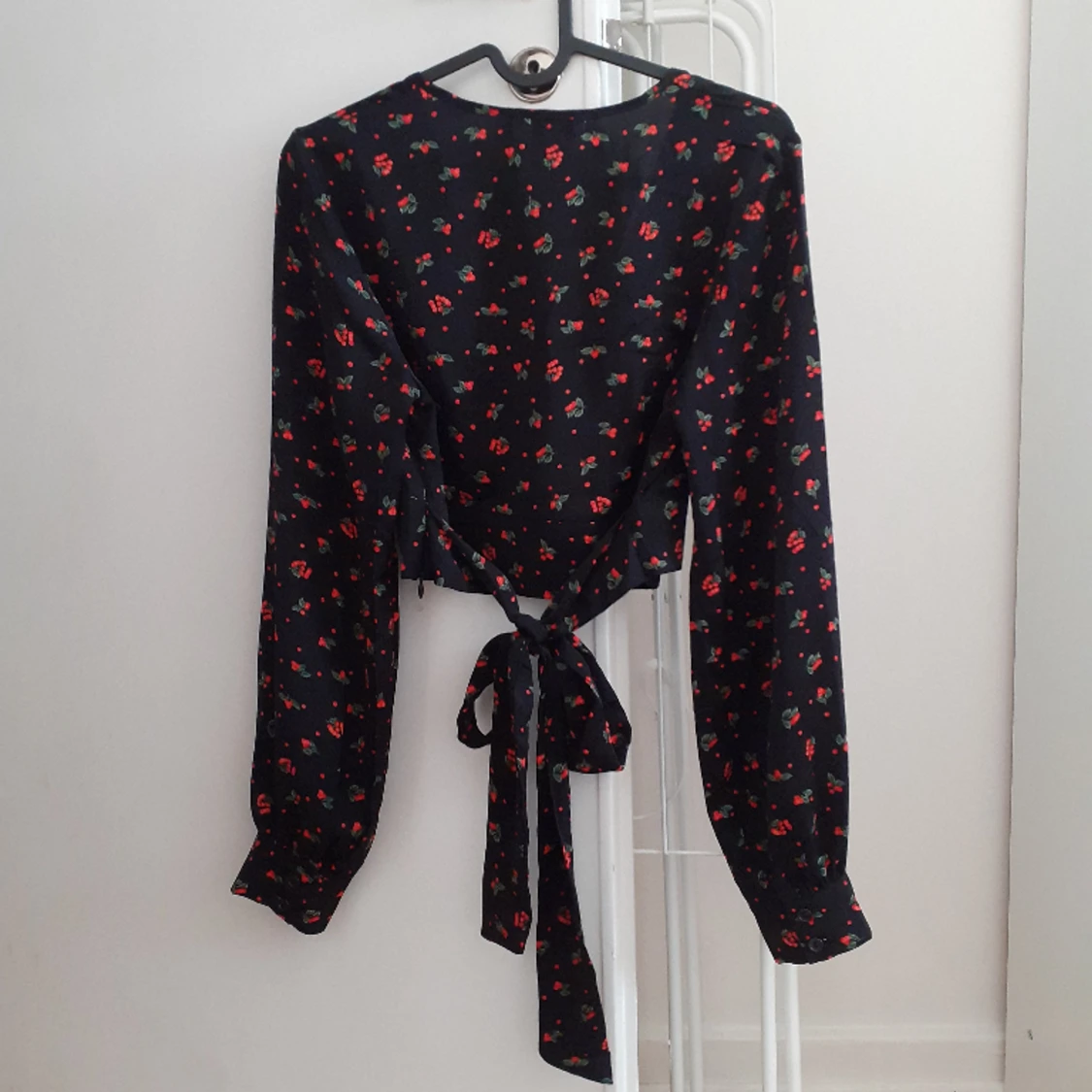 blus med knytband - 90