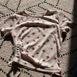 floral crop top - good condition, white crop top with ties. 