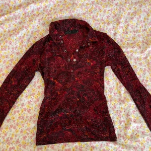 Mönstrad topp - Såå cool långärmad topp! ❤️‍🔥