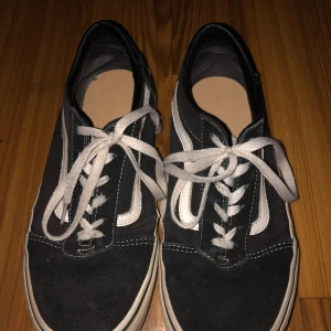 Vans storlek 37 - Storlek 37 vans, har används ganska flitigt men är inget man märker av.