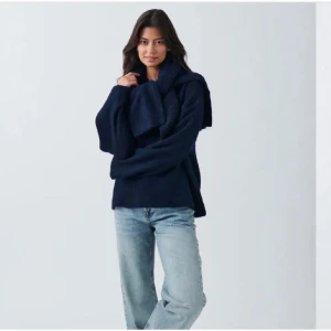 Gina/ Stickad tröja - Stickad tröja från Gina i jättebra skick, knappt använd.Skriv vid frågor!💓pris går att diskutera föresten