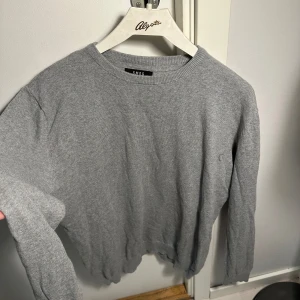 Tunn tröja - Från New Yorker! Perfekt o ha över en skjorta!
