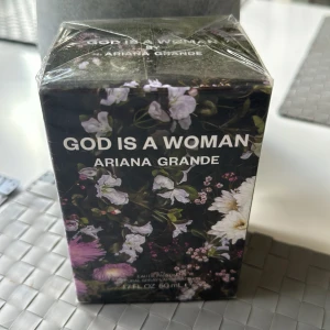 Ariana grande parfym  - God is a Woman 50 ml oöppnad med plast på 