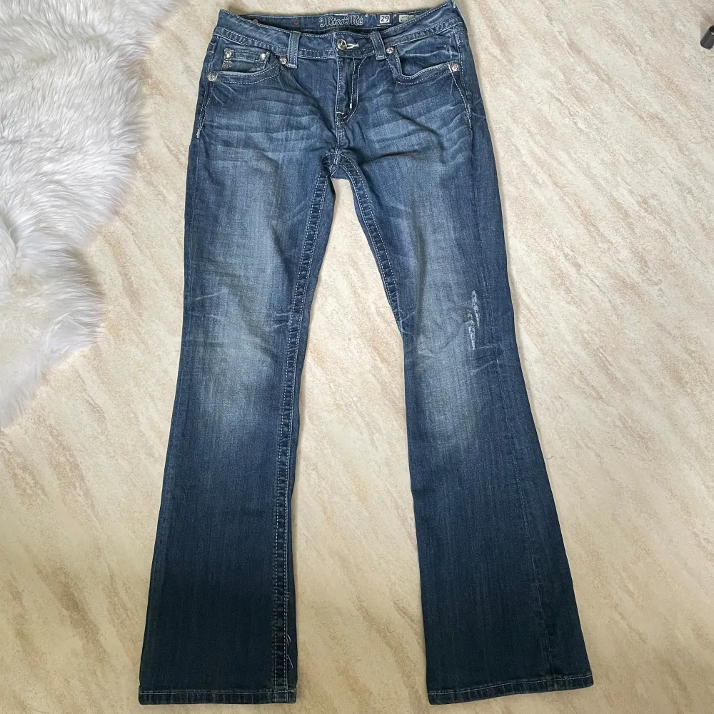 Bootcut miss me jeans! Storlek W39! Mått: midja 39cm +stretch, innerbenslängd ca 80🫶🏻 . Jeans & Byxor.