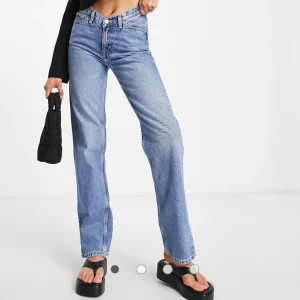 Vita Weekday Jeans - Helt nya vita jeans från Weekday, köpta för 700🤍