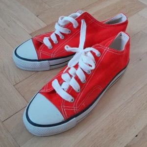Helt nya sneakers  - Aldrig använt. 