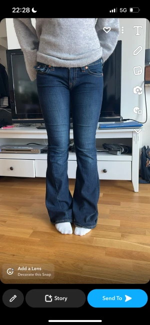  true religion jeans - Jag säljer mina true religion jeans, köpte för 1300 kr men säljer för 750 kr. Bara att höra av er om ni undrar över något!