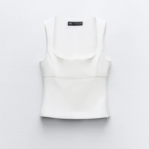 zara topp - oanvänd top från zara, jättefin och perfekt passform 