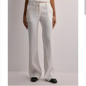 Linnebyxor  - Säljer dessa supersnygga linnebyxor från Nelly💛 helt nya, säljer då jag inte hann skicka tillbaka dom🫶🏻 