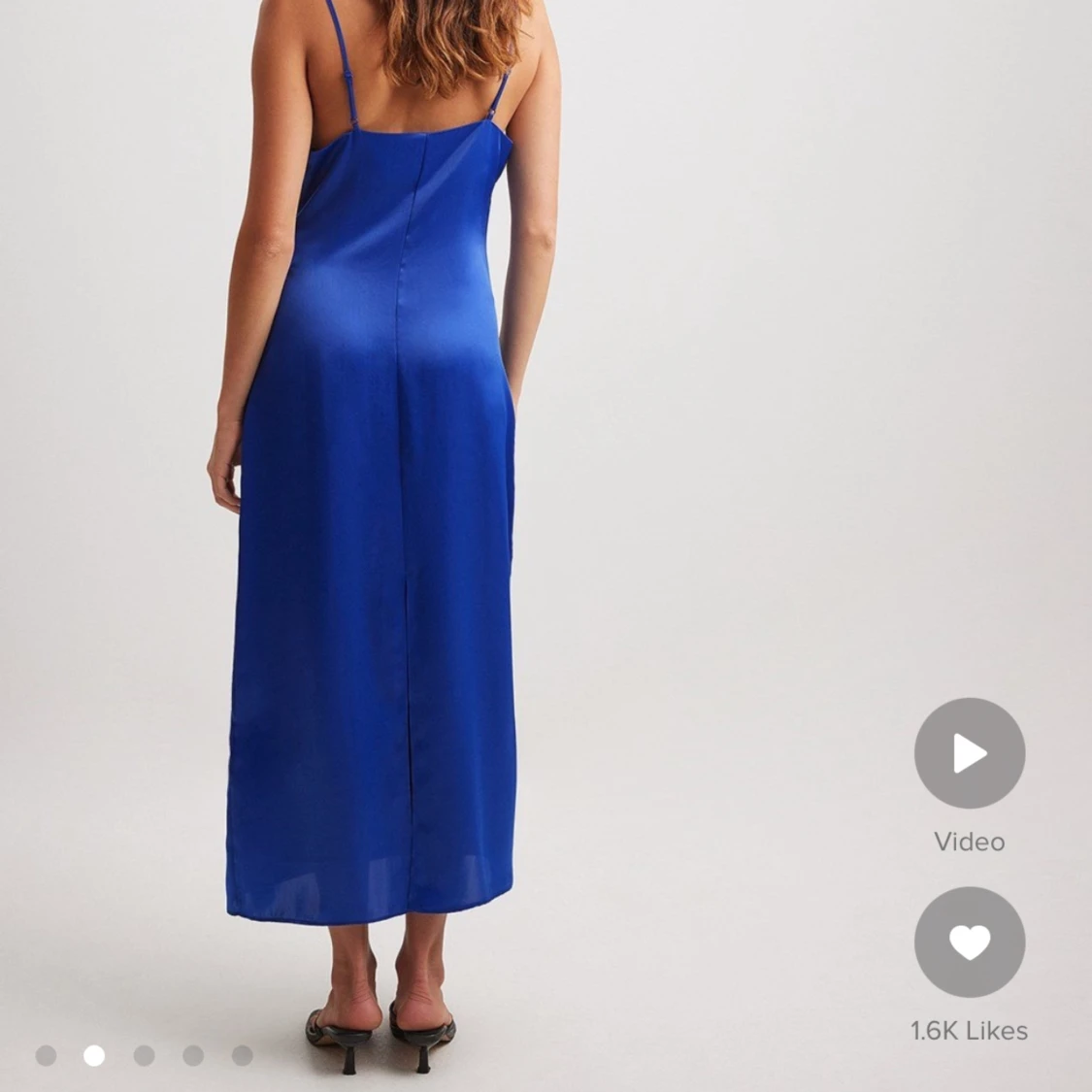 Blå satin klänning  - 90