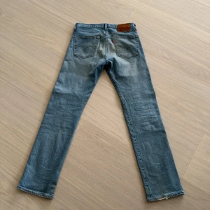 Levis jeans - W29 L32 helt okej skick 